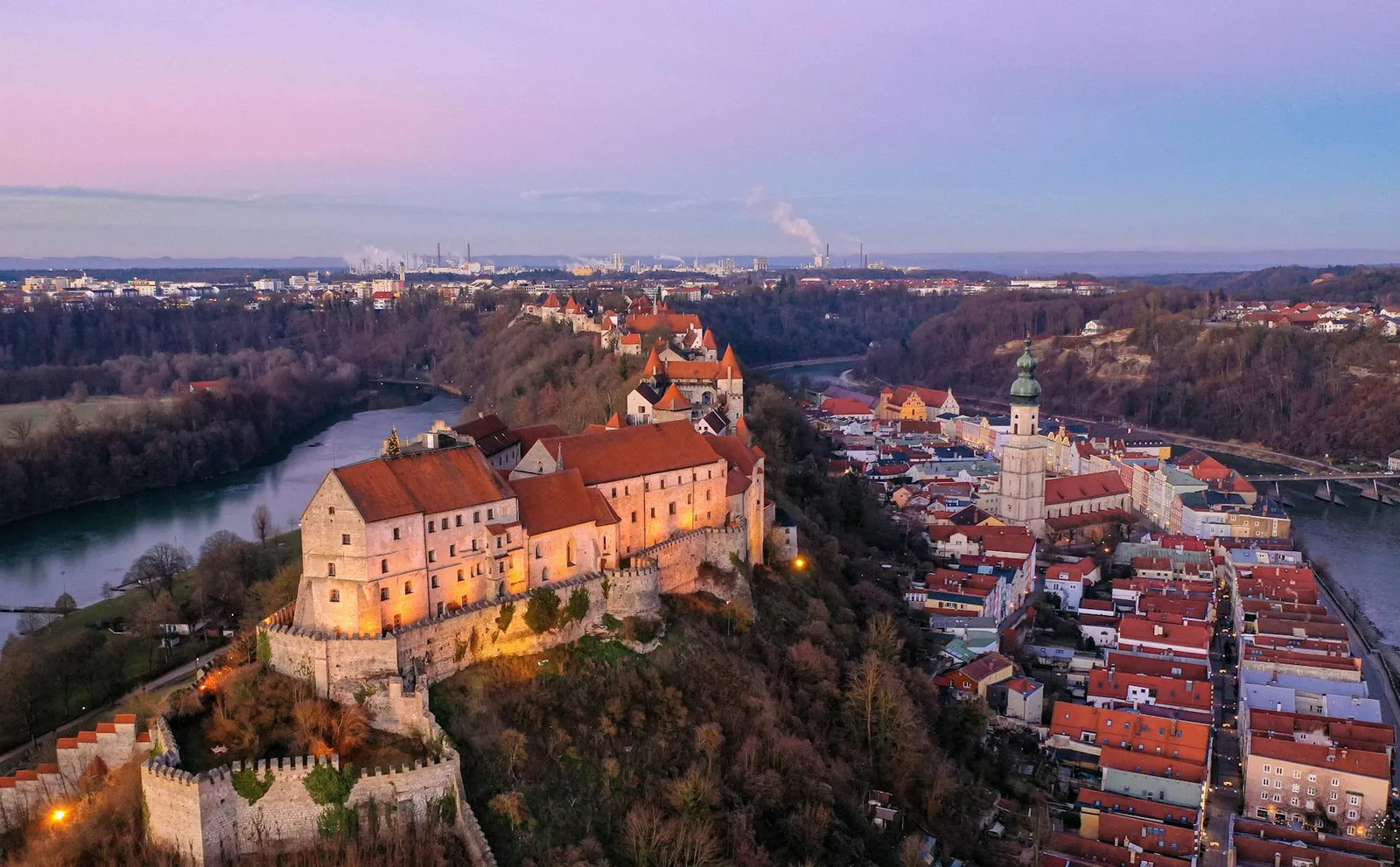 Stadtansicht von Burghausen - Baufinanzierung mit Finanzkanzlei Bayern
